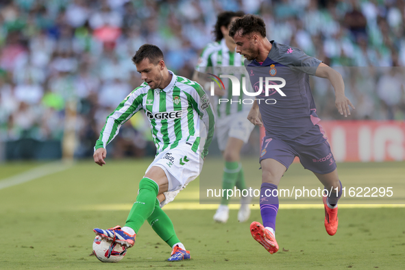 Giovani Lo Celso of Real Betis controls the ball during the La Liga EA Sports match between Real Betis and RCD Espanyol at Benito Villamarin...