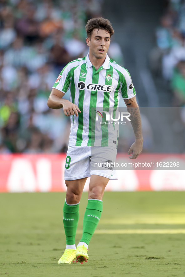 Iker Losada of Real Betis is in action during the La Liga EA Sports match between Real Betis and RCD Espanyol at Benito Villamarin in Sevill...