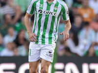 Marc Roca of Real Betis controls the ball during the La Liga EA Sports match between Real Betis and RCD Espanyol at Benito Villamarin in Sev...