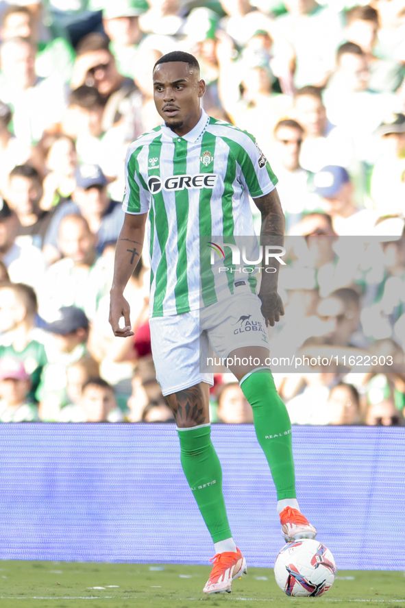 Natan Bernardo de Souza of Real Betis controls the ball during the La Liga EA Sports match between Real Betis and RCD Espanyol at Benito Vil...