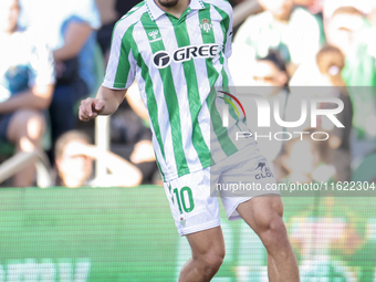 Ez Abde of Real Betis runs with the ball during the La Liga EA Sports match between Real Betis and RCD Espanyol at Benito Villamarin in Sevi...