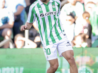 Ez Abde of Real Betis runs with the ball during the La Liga EA Sports match between Real Betis and RCD Espanyol at Benito Villamarin in Sevi...