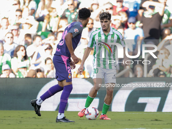 Ez Abde of Real Betis runs with the ball during the La Liga EA Sports match between Real Betis and RCD Espanyol at Benito Villamarin in Sevi...