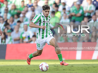 Ez Abde of Real Betis runs with the ball during the La Liga EA Sports match between Real Betis and RCD Espanyol at Benito Villamarin in Sevi...