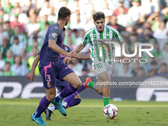 Ez Abde of Real Betis runs with the ball during the La Liga EA Sports match between Real Betis and RCD Espanyol at Benito Villamarin in Sevi...