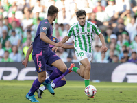 Ez Abde of Real Betis runs with the ball during the La Liga EA Sports match between Real Betis and RCD Espanyol at Benito Villamarin in Sevi...