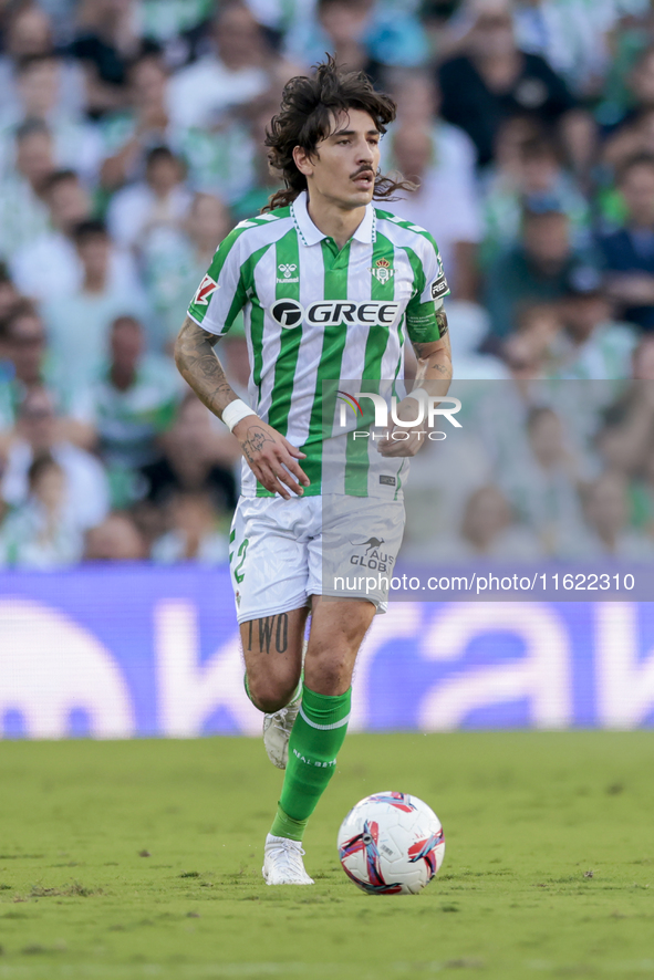 Hector Bellerin of Real Betis runs with the ball during the La Liga EA Sports match between Real Betis and RCD Espanyol at Benito Villamarin...