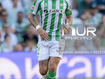 Hector Bellerin of Real Betis runs with the ball during the La Liga EA Sports match between Real Betis and RCD Espanyol at Benito Villamarin...