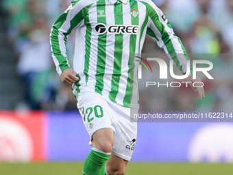 Giovani Lo Celso of Real Betis runs with the ball during the La Liga EA Sports match between Real Betis and RCD Espanyol at Benito Villamari...