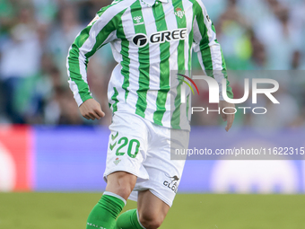 Giovani Lo Celso of Real Betis runs with the ball during the La Liga EA Sports match between Real Betis and RCD Espanyol at Benito Villamari...