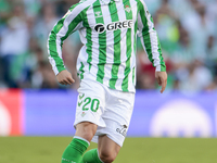 Giovani Lo Celso of Real Betis runs with the ball during the La Liga EA Sports match between Real Betis and RCD Espanyol at Benito Villamari...