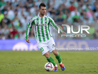 Giovani Lo Celso of Real Betis runs with the ball during the La Liga EA Sports match between Real Betis and RCD Espanyol at Benito Villamari...