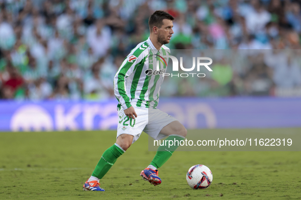 Giovani Lo Celso of Real Betis controls the ball during the La Liga EA Sports match between Real Betis and RCD Espanyol at Benito Villamarin...