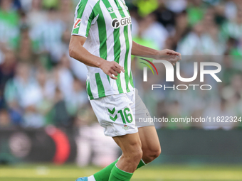 Sergi Altimira of Real Betis controls the ball during the La Liga EA Sports match between Real Betis and RCD Espanyol at Benito Villamarin i...