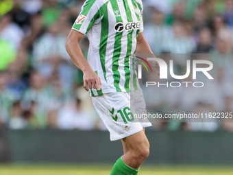 Sergi Altimira of Real Betis controls the ball during the La Liga EA Sports match between Real Betis and RCD Espanyol at Benito Villamarin i...