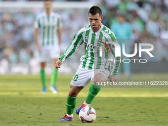 Giovani Lo Celso of Real Betis controls the ball during the La Liga EA Sports match between Real Betis and RCD Espanyol at Benito Villamarin...