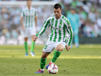 Giovani Lo Celso of Real Betis controls the ball during the La Liga EA Sports match between Real Betis and RCD Espanyol at Benito Villamarin...