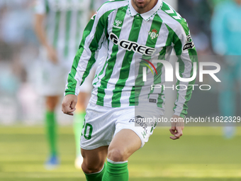 Giovani Lo Celso of Real Betis controls the ball during the La Liga EA Sports match between Real Betis and RCD Espanyol at Benito Villamarin...