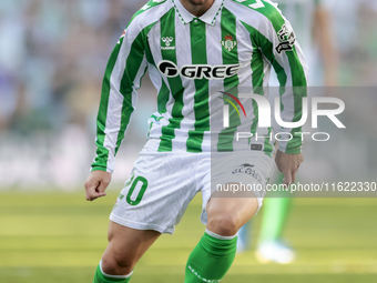 Giovani Lo Celso of Real Betis controls the ball during the La Liga EA Sports match between Real Betis and RCD Espanyol at Benito Villamarin...