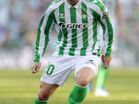 Giovani Lo Celso of Real Betis controls the ball during the La Liga EA Sports match between Real Betis and RCD Espanyol at Benito Villamarin...