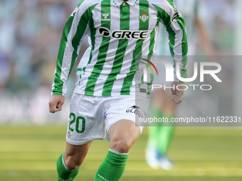 Giovani Lo Celso of Real Betis runs with the ball during the La Liga EA Sports match between Real Betis and RCD Espanyol at Benito Villamari...