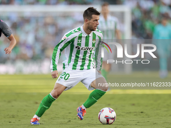 Giovani Lo Celso of Real Betis controls the ball during the La Liga EA Sports match between Real Betis and RCD Espanyol at Benito Villamarin...