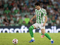 Johnny Cardoso of Real Betis controls the ball during the La Liga EA Sports match between Real Betis and RCD Espanyol at Benito Villamarin i...