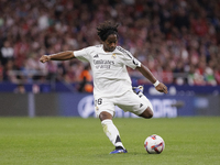 Endrick of Real Madrid is in action during the La Liga 2024/25 match between Atletico de Madrid and Real Madrid at Civitas Metropolitano Sta...