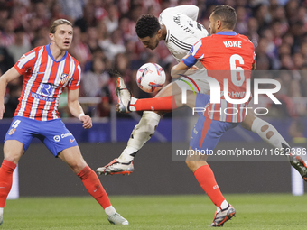 Jude Bellingham of Real Madrid and Koke Resurreccion of Atletico de Madrid fight for the ball during the La Liga 2024/25 match between Atlet...