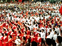 A large number of audience members and actors sing ''Me and My Motherland'' together at the celebration of the 75th anniversary of the found...