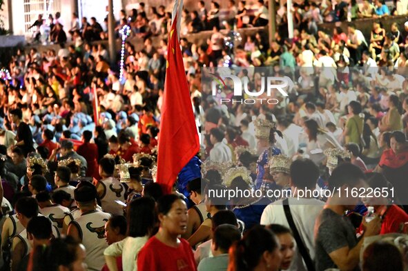 A large number of audience members and actors sing ''Me and My Motherland'' together at the celebration of the 75th anniversary of the found...