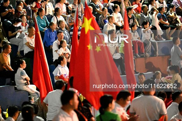 A large number of audience members and actors sing ''Me and My Motherland'' together at the celebration of the 75th anniversary of the found...