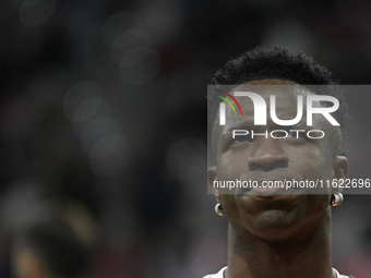 Vinicius Junior of Real Madrid warms up prior to the LaLiga match between Atletico de Madrid and Real Madrid CF at Estadio Civitas Metropoli...