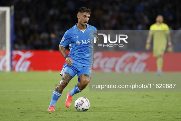 Napoli's Matteo Politano controls the ball during the Serie A soccer match between SSC Napoli and Monza at Stadio Maradona in Naples, Italy,...