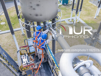 Maintenance personnel carry out a comprehensive overhaul of equipment at the annual maintenance site of the 800 kV Huai'an Converter station...