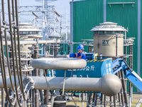 Maintenance personnel carry out a comprehensive overhaul of equipment at the annual maintenance site of the 800 kV Huai'an Converter station...