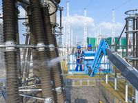 Maintenance personnel carry out a comprehensive overhaul of equipment at the annual maintenance site of the 800 kV Huai'an Converter station...