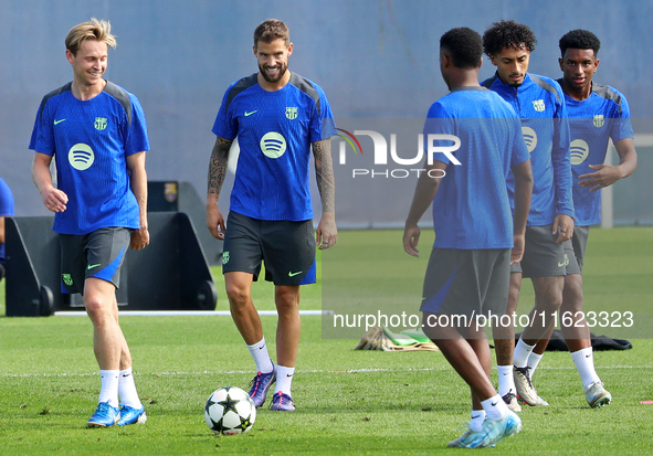 Frenkie de Jong and Inigo Martinez train at the Joan Gamper sports city prior to the Champions League match against Young Boys in Barcelona,...