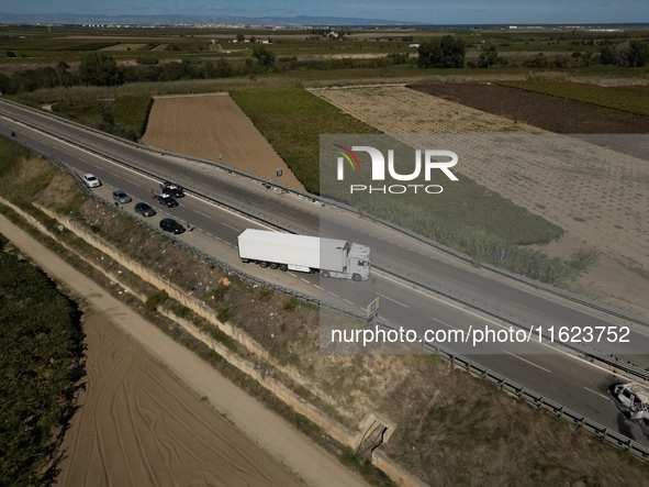 An attack on an armored van is foiled this morning along the state road 16 bis, near Canne della Battaglia, in the north of Bari, in the str...