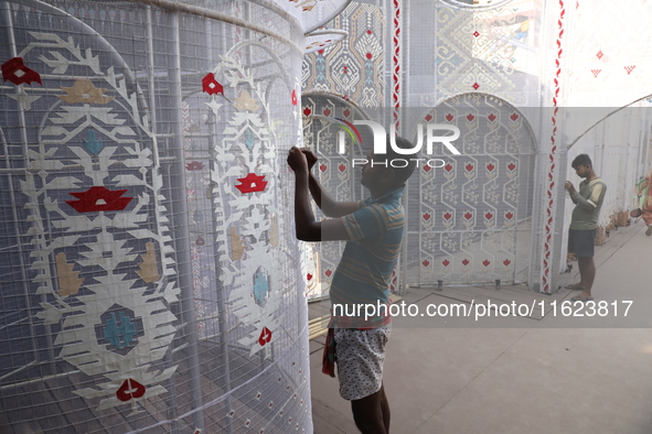 Weavers make Jamdani designs on cloth to decorate a ''pandal'' or temporary platform ahead of the Durga Puja festival in Kolkata, India, on...