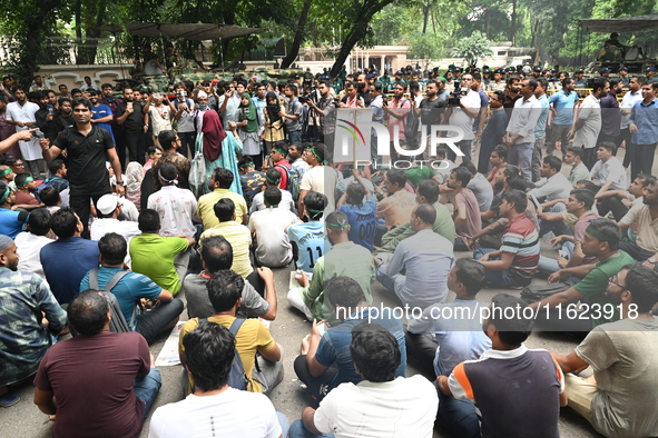 Job seekers stage a demonstration on the road in front of the chief adviser's residence, Jamuna, demanding to raise the age limit for govern...