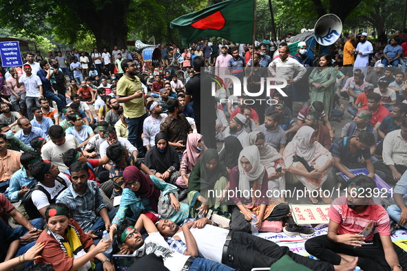 Job seekers stage a demonstration on the road in front of the chief adviser's residence, Jamuna, demanding to raise the age limit for govern...