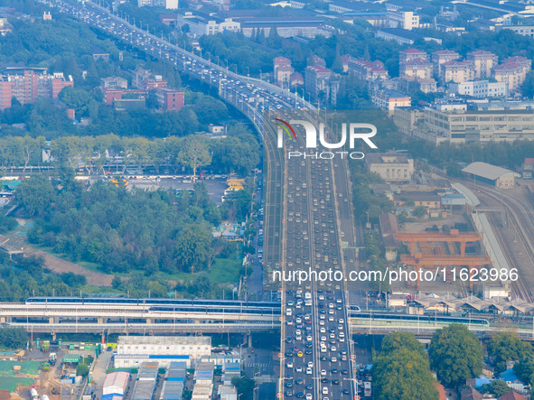 A photo taken in Nanjing, China, on September 30, 2024, shows the traffic flow on the elevated road in the south of Nanjing City, Jiangsu Pr...