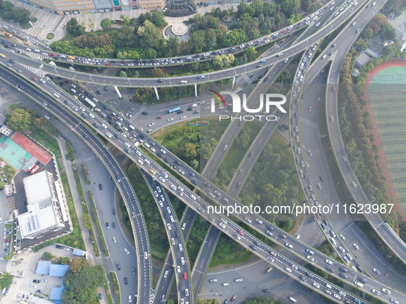 A photo taken in Nanjing, China, on September 30, 2024, shows the traffic flow on the elevated road in the south of Nanjing City, Jiangsu Pr...