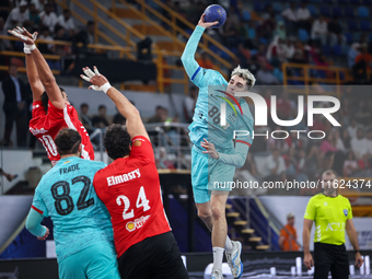 10 Abd Elrahman ABDOU of AL Ahly SC battles for the ball with 88 Petar CIKUSA JELICIC of FC Barcelona during the 17th IHF Men's Club World C...