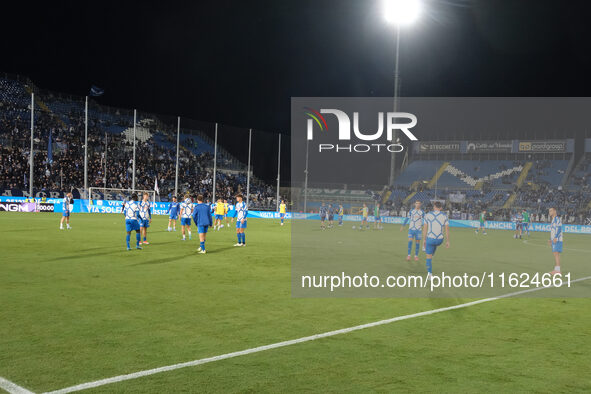 Brescia Calcio FC warms up for the Italian Serie B soccer championship match against US Cremonese at Mario Rigamonti Stadium in Brixia, Ital...