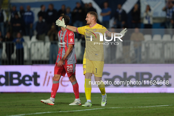 Andrea Fulignati of US Cremonese during the Italian Serie B soccer match between Brescia Calcio FC and US Cremonese at Mario Rigamonti Stadi...