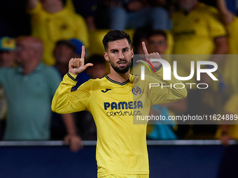 Alex Baena of Villarreal CF celebrates after scoring the team's third goal during the LaLiga EA Sports match between Villarreal CF and UD La...