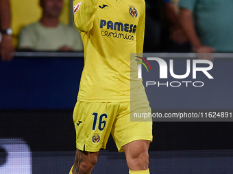 Alex Baena of Villarreal CF celebrates after scoring the team's third goal during the LaLiga EA Sports match between Villarreal CF and UD La...