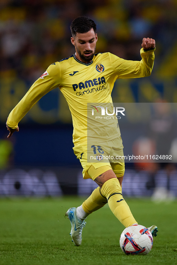 Alex Baena of Villarreal CF is in action during the LaLiga EA Sports match between Villarreal CF and UD Las Palmas at Estadio de la Ceramica...